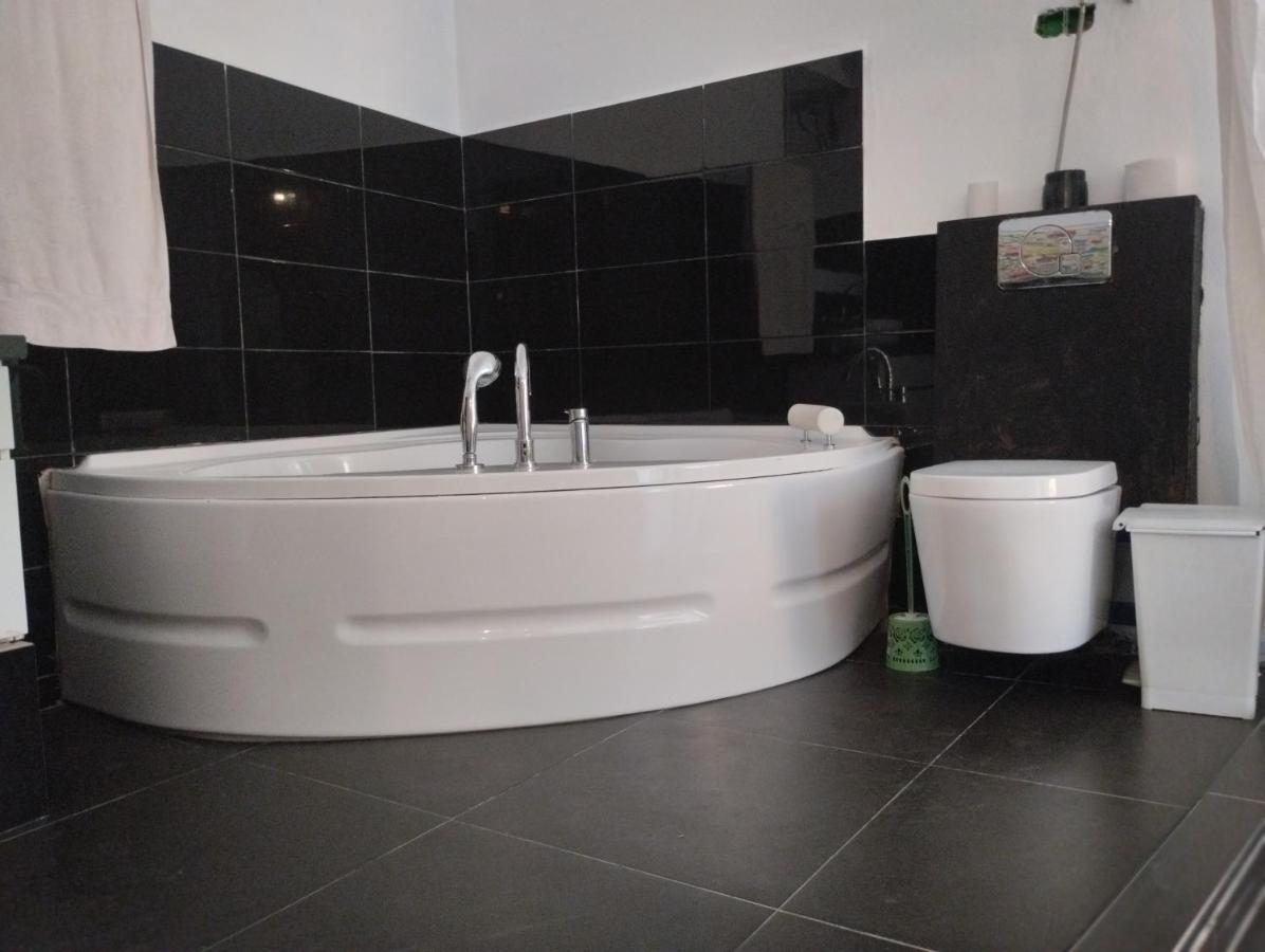Hostal Valencia - Private Room With Bathroom Chefchaouen Bagian luar foto