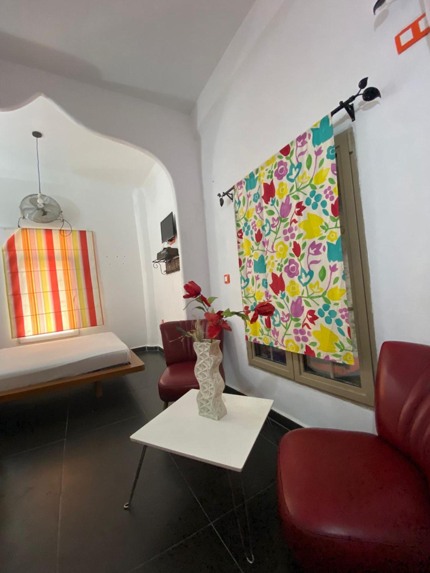 Hostal Valencia - Private Room With Bathroom Chefchaouen Bagian luar foto