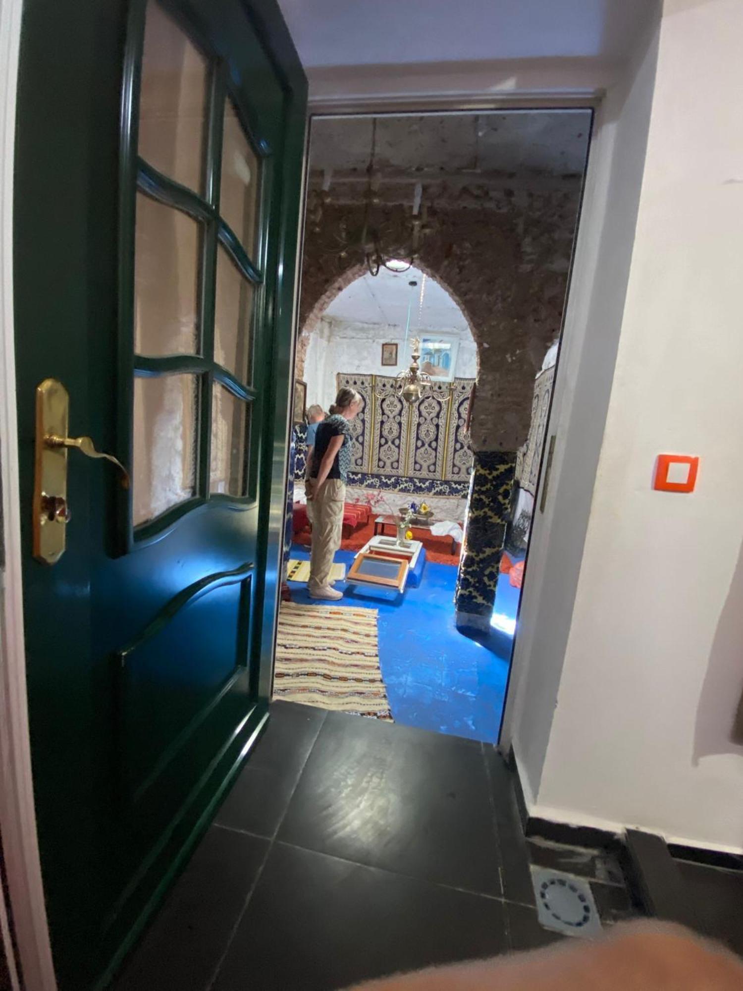 Hostal Valencia - Private Room With Bathroom Chefchaouen Bagian luar foto