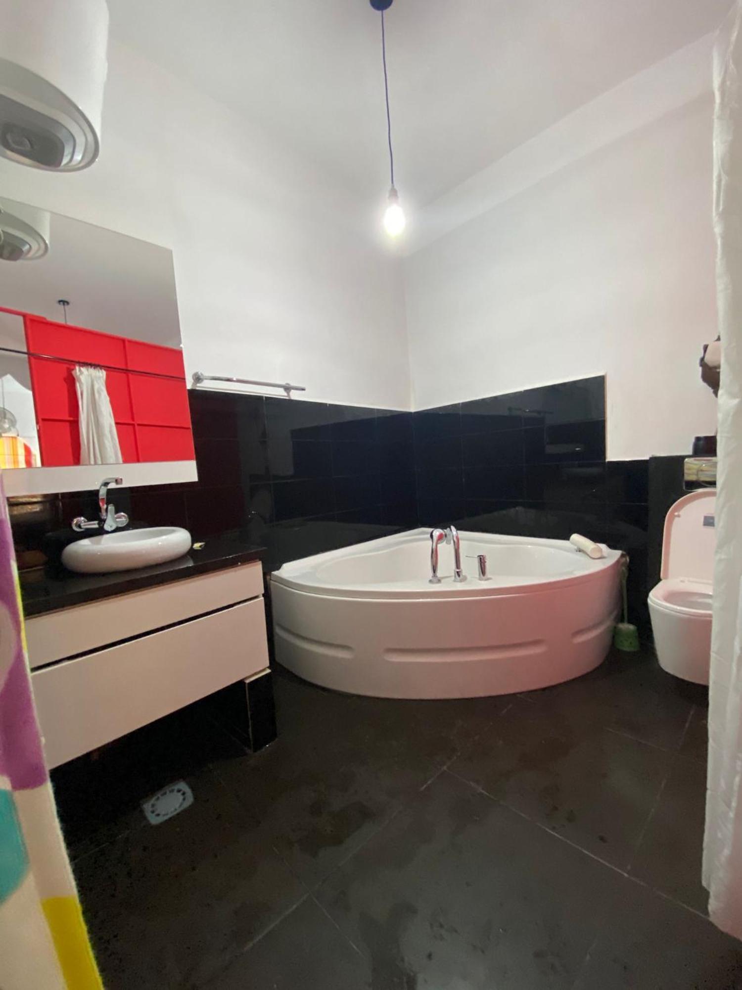 Hostal Valencia - Private Room With Bathroom Chefchaouen Bagian luar foto